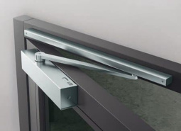 Принцип работы и устройство дверных доводчиков